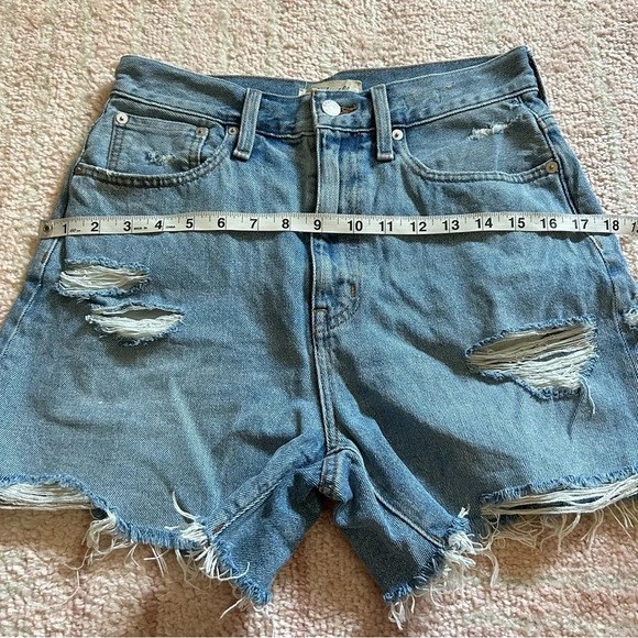 Madewell Mom Jean Short Size 26 Distressed - Picture 7 of 12